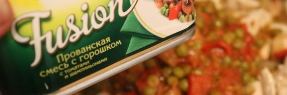 макароны с курицей в соусе из овощей с грибами по-провански