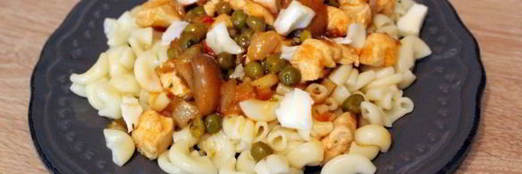 макароны с курицей в соусе из овощей с грибами по-провански