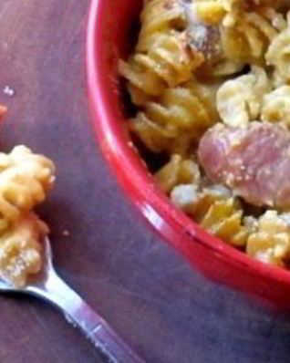 Макароны с сосиской и яйцом