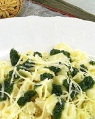 Макароны с соусом из трав