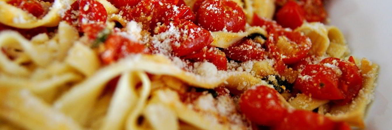 Макароны с сыром и помидорами