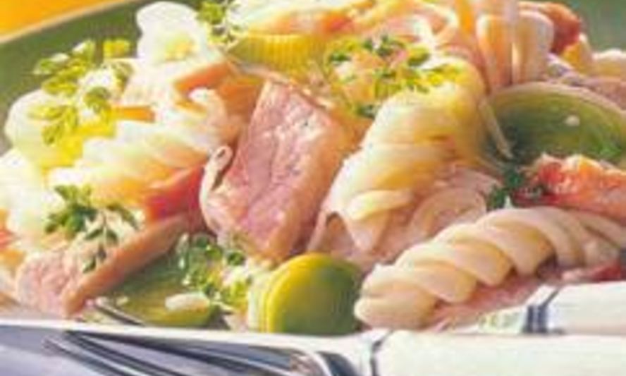 Рецепт макарон с сыром, луком-пореем и свиной грудинкой