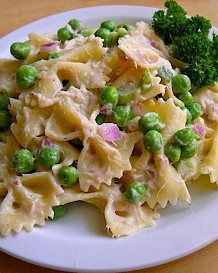Макароны с тунцом и горошком