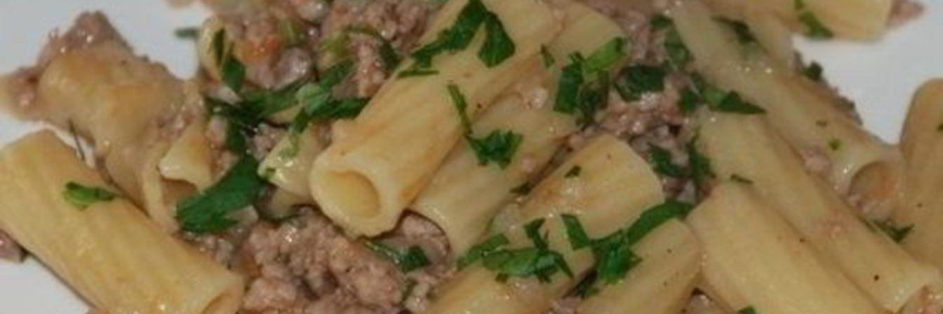 Макароны с тушенкой