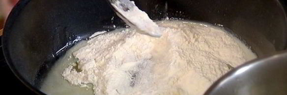 макароны с зеленым соусом и сыром