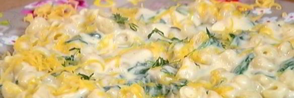 макароны с зеленым соусом и сыром