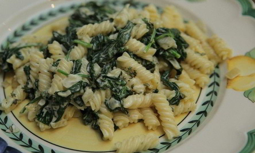 Рецепт макарон со сливочным сыром и шпинатом