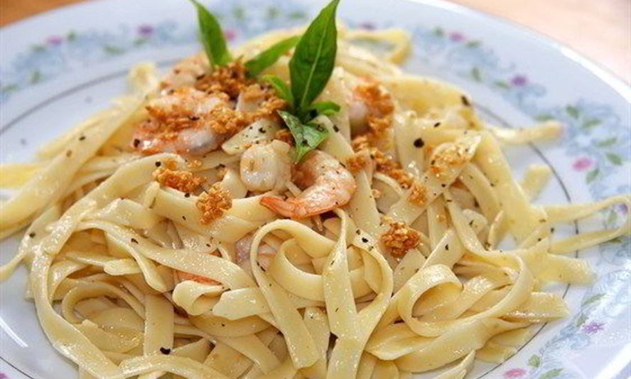 Рецепт пасты лингвини с креветками и свежей зеленью