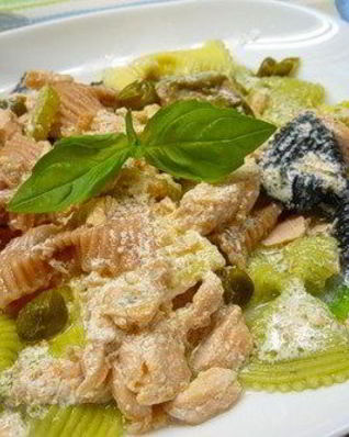 Паста с форелью в сливочном соусе с базиликом