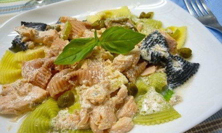 Рецепт пасты с форелью в сливочном соусе с базиликом