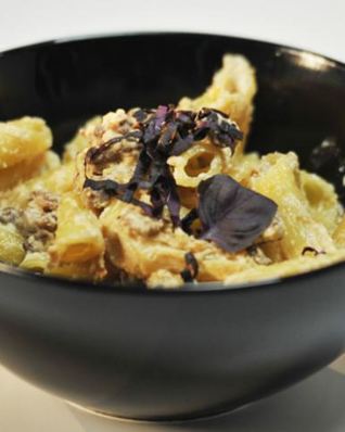 Паста с говядиной и соусом из белого вина