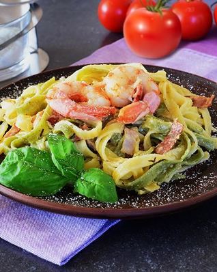 Паста с королевскими креветками в сливочном соусе