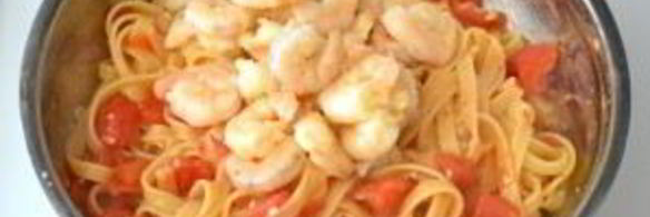 паста с креветками, базиликом и помидорами