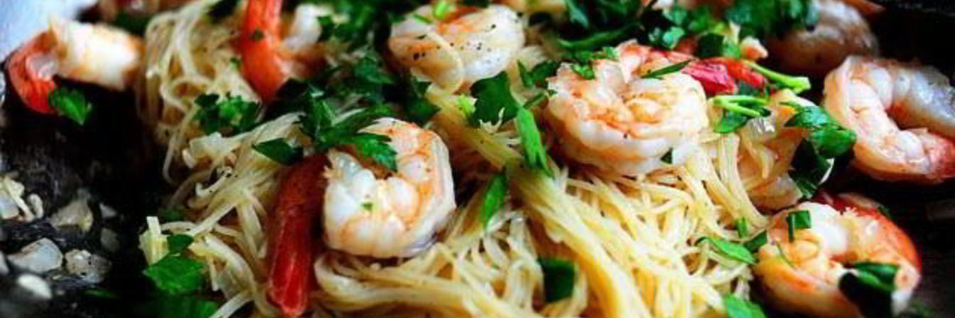 Паста с креветками и вином