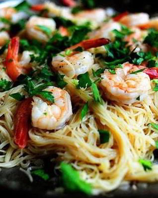 Паста с креветками и вином