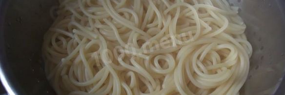 паста с креветками и зеленым луком