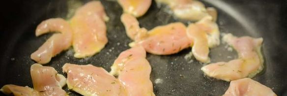 паста с курицей и грибами в сливочном соусе