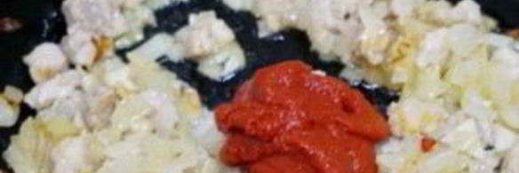 паста с курицей в томатном соусе