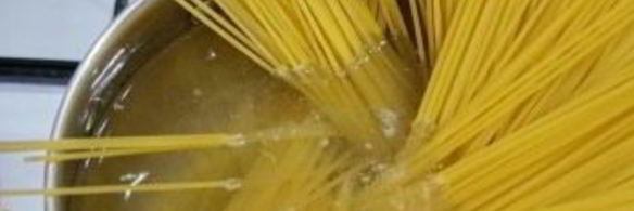 паста с курицей в томатном соусе