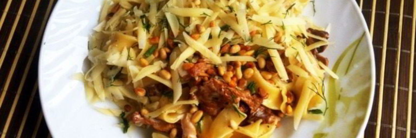 Паста с лисичками и беконом