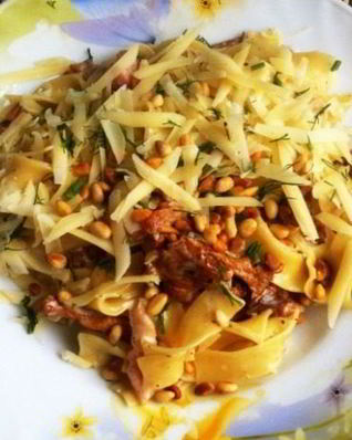 Паста с лисичками и беконом