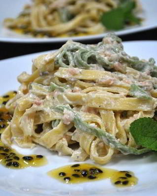 Паста с лососем и маракуйей