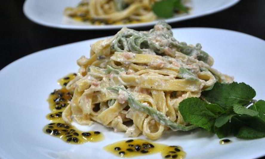 Рецепт пасты с лососем и маракуйей