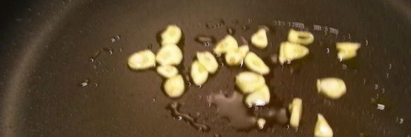 паста с сардинами, помидорами черри и кедровыми орешками