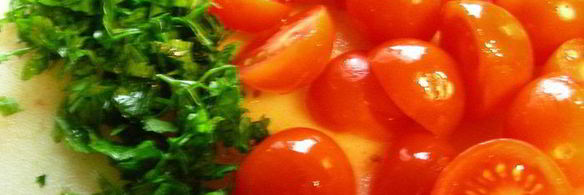 паста с сардинами, помидорами черри и кедровыми орешками