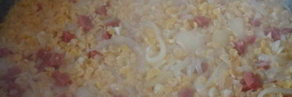 паста с соусом из чечевицы