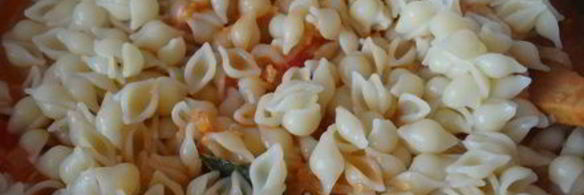 паста с соусом из чечевицы