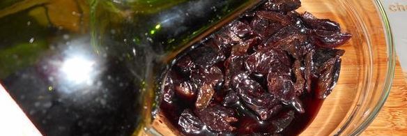 паста со свининой и черносливом под винным соусом