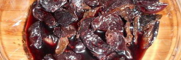 паста со свининой и черносливом под винным соусом