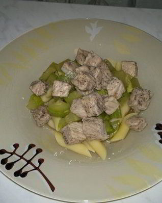 Паста со свининой и кабачком в травах