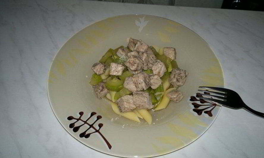 Рецепт пасты со свининой и кабачком в травах