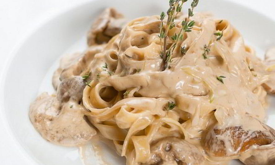 Рецепт пасты тальятелле с соусом из грибов и курицы