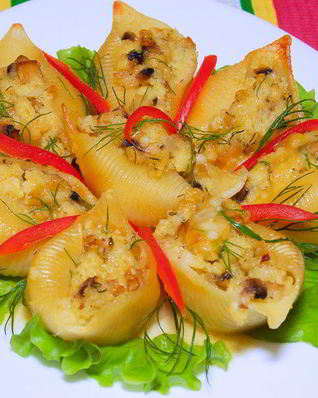 Ракушки, фаршированные пшенной кашей и грибами