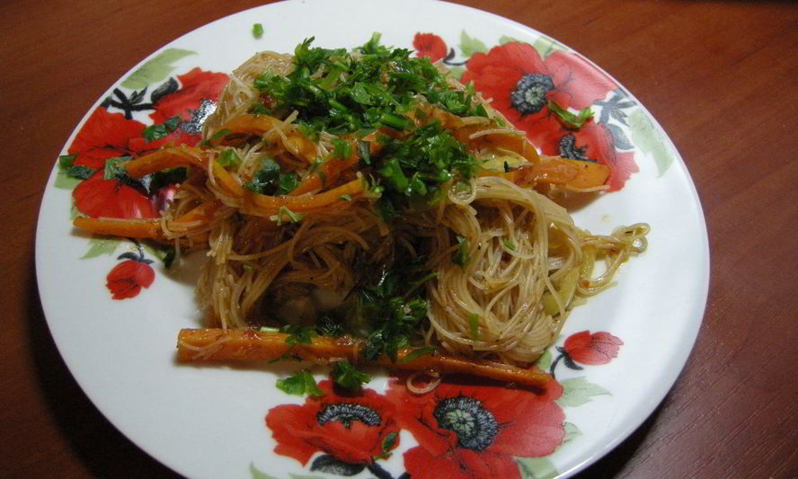 Рецепт рисовой лапши, обжаренной с овощами