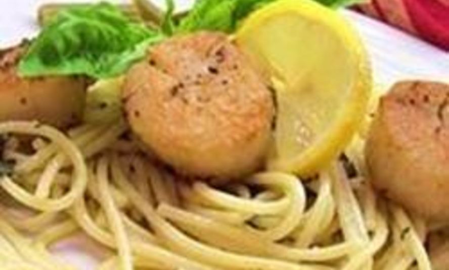 Рецепт спагетти с гребешками и листовой свеклой мангольд