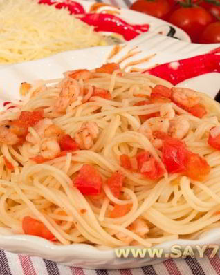 Спагетти с креветками и помидорами
