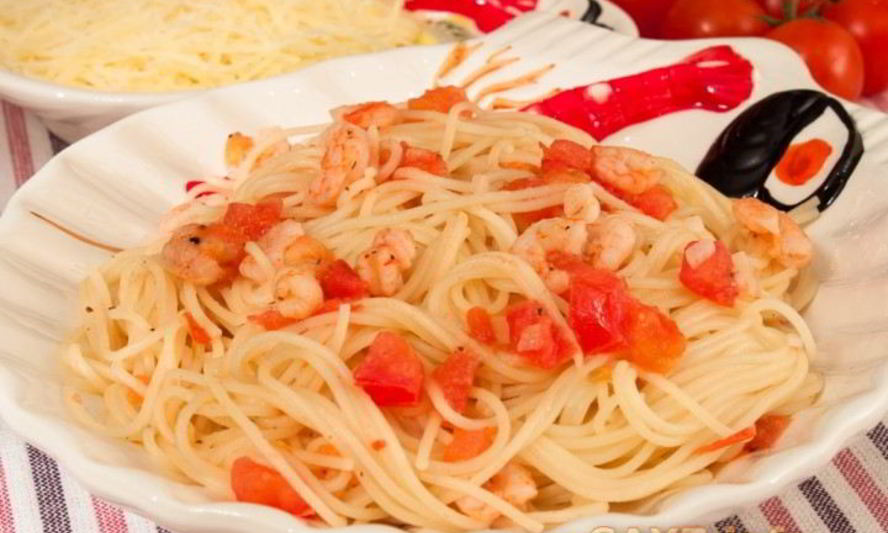 Рецепт спагетти с креветками и помидорами