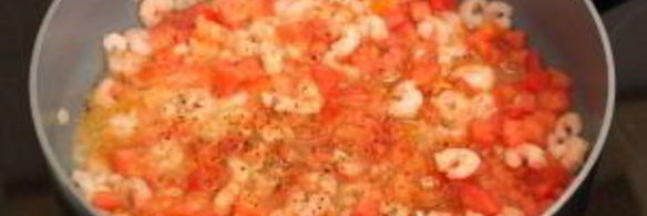 спагетти с креветками и помидорами