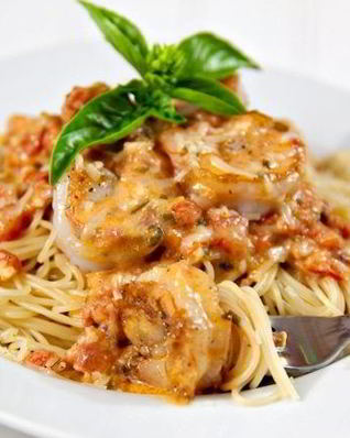 Спагетти с креветками в сливочно-томатном соусе