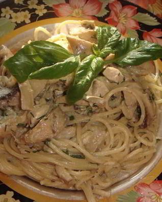 Спагетти с курицей и шампиньонами