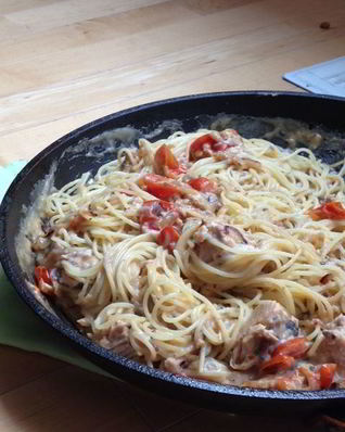 Спагетти с лососем в сливочном соусе