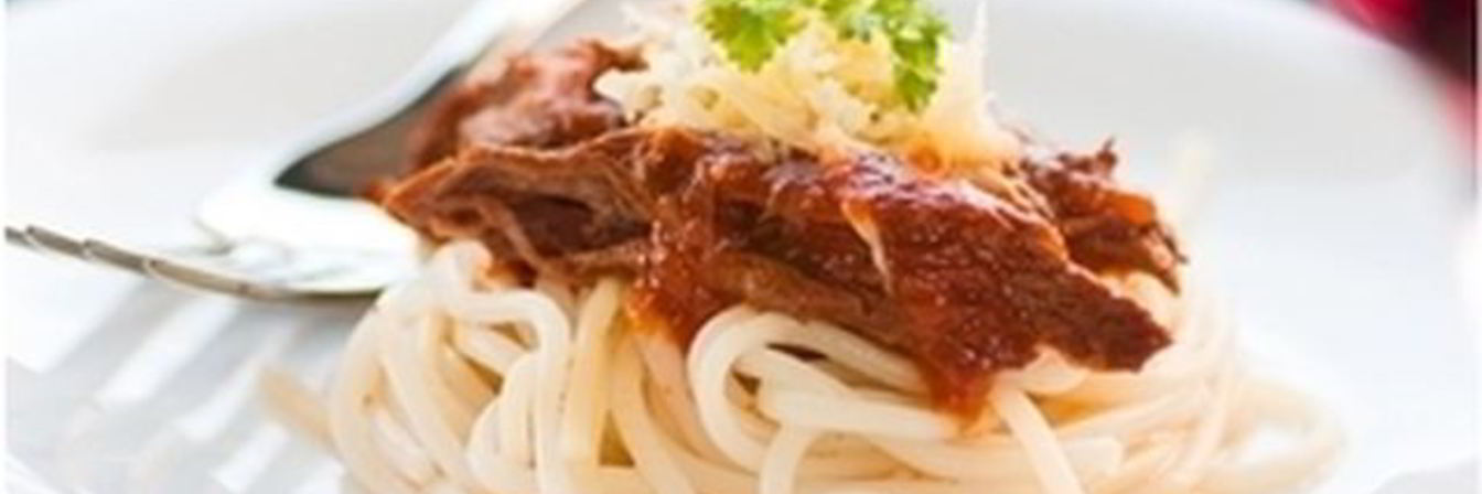 Спагетти с овощами и говядиной