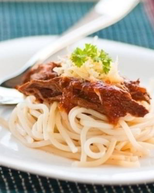 Спагетти с овощами и говядиной