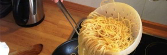 спагетти с жареным беконом и сырно-яичным соусом