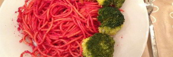 спагетти со свекольным соусом