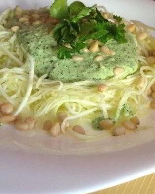 Сыроедческая паста с цукини и соусом из кешью